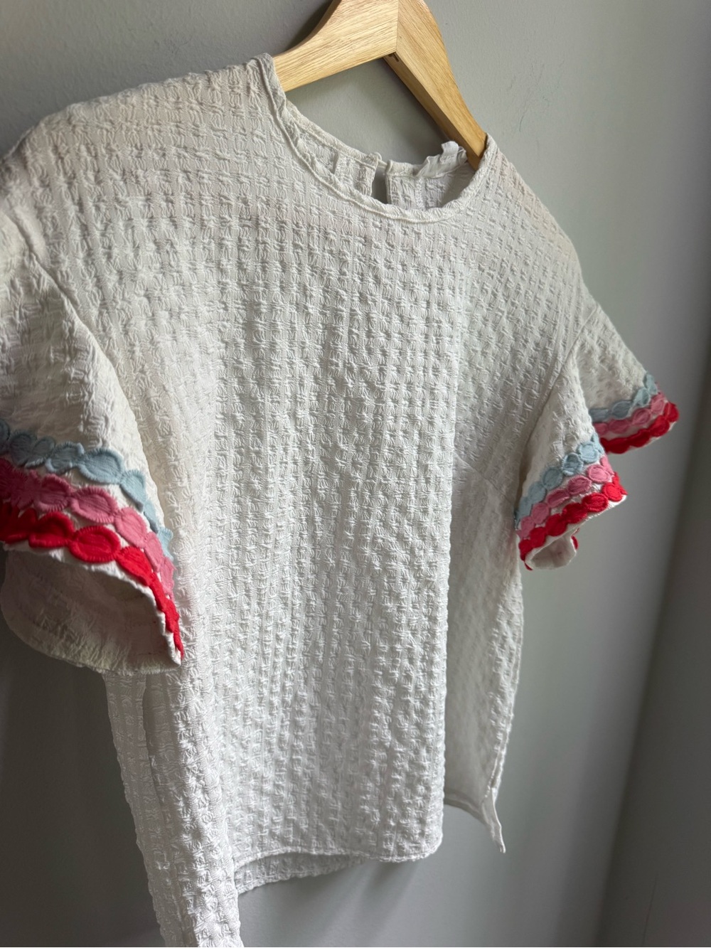 THML White Textured Short Sleeve Top with Pink & Blue Trim - Picture 4 of 10